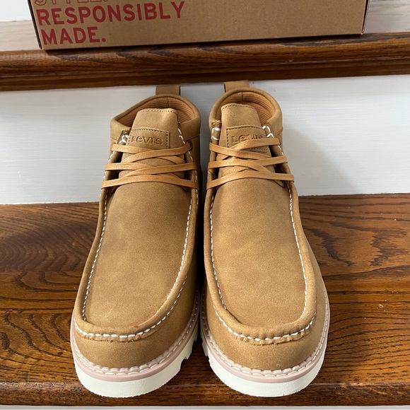 NIB Levi’s Men's Joshua Faux Leather Lace-Up Boots Size 8 or 9 Wheat Tan - Picture 2 of 7